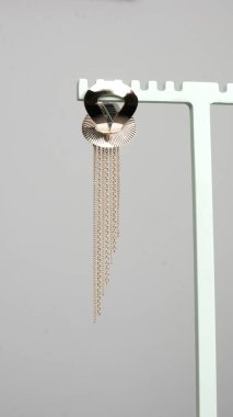 Şık ve Zarif Altın Elmas Mücevherler