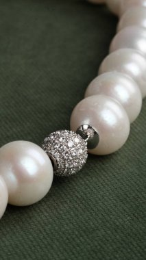 Şık ve Zarif Altın Elmas Mücevherler