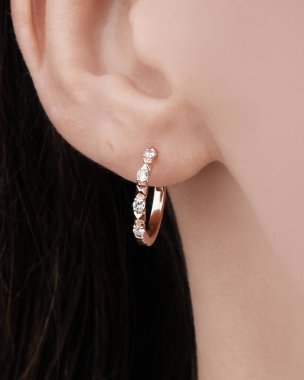 Zarif El yapımı Altın ve Elmas Mücevherler