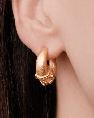 Zarif El yapımı Altın ve Elmas Mücevherler