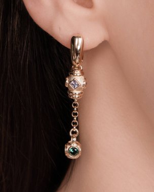 Zarif El yapımı Altın ve Elmas Mücevherler