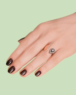 Zarif El yapımı Altın ve Elmas Mücevherler