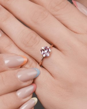 Zarif El yapımı Altın ve Elmas Mücevherler