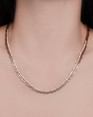 Zarif El yapımı Altın ve Elmas Mücevherler