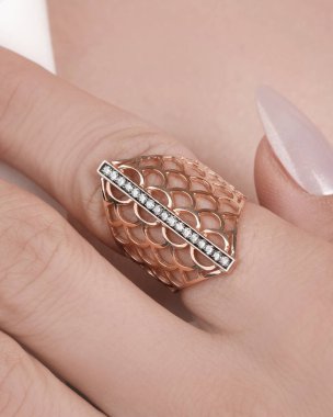 Zarif El yapımı Altın ve Elmas Mücevherler