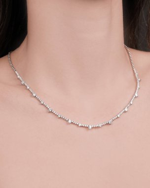 luxury gold and diamond jewelery