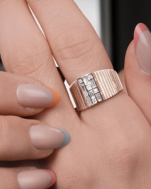 Renkli Taşlı Eşsiz Altın ve Elmas Mücevherler