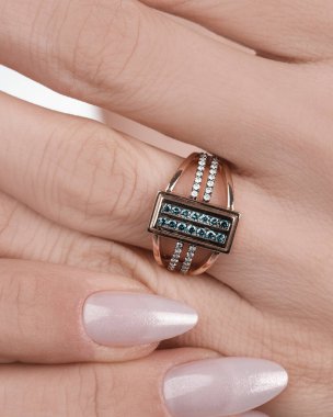 Renkli Taşlı Eşsiz Altın ve Elmas Mücevherler