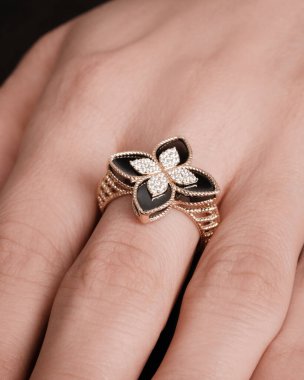 luxury gold and diamond jewelery