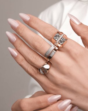 Günlük Şık Altın ve Elmas Mücevherler