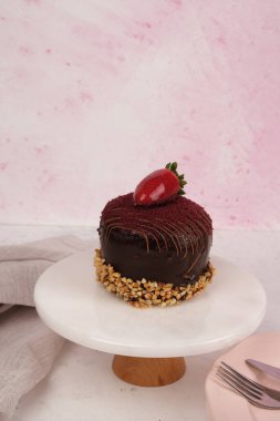 Kırsal Tahta Masa Üzerinde Zarif Katmanlı Kek