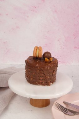 Kırsal Tahta Masa Üzerinde Zarif Katmanlı Kek