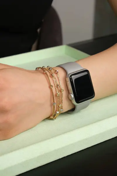 Onun için Değerli Altın ve Elmas Mücevherler