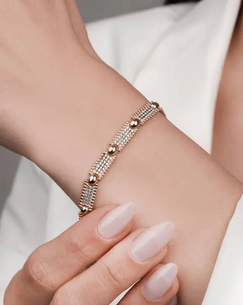 Her Tarz İçin Parlayan Elmas ve Altın Mücevher