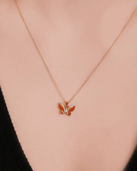 Her Tarz İçin Parlayan Elmas ve Altın Mücevher