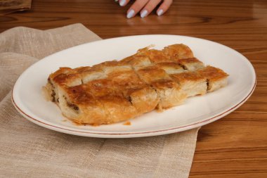 Flaky Katmanlı Geleneksel Türk Borek