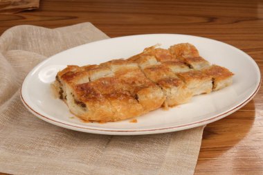 Flaky Katmanlı Geleneksel Türk Borek