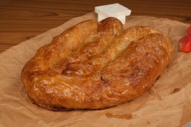 Türk Borek Kıymık ve Soğanla Dolu