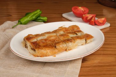 Türk Borek Kıymık ve Soğanla Dolu
