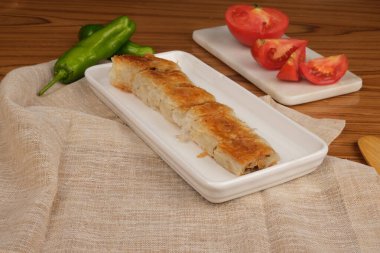 Türk Borek Kıymık ve Soğanla Dolu