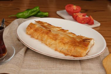 Türk Borek Kıymık ve Soğanla Dolu