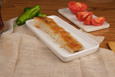 Türk Borek Kıymık ve Soğanla Dolu