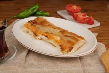 Türk Borek Kıymık ve Soğanla Dolu
