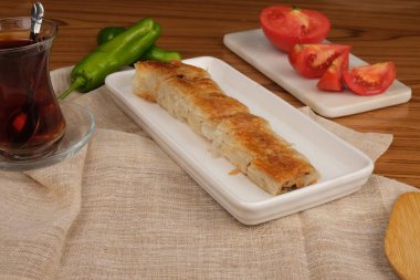 Türk Borek Kıymık ve Soğanla Dolu