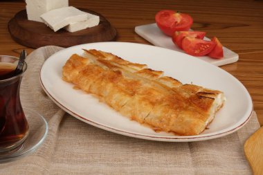 Türk Borek Kıymık ve Soğanla Dolu