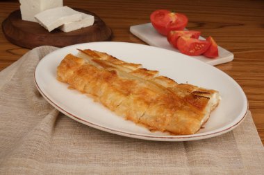 Türk Borek Kıymık ve Soğanla Dolu