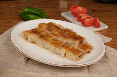 Türk Borek Kıymık ve Soğanla Dolu