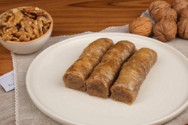 Ballı Baklava ve Ezilmiş Fındık