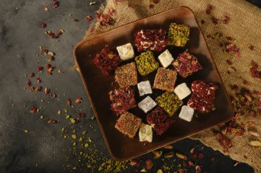 Gül aromalı Türk Lokumu Pistachio Dolgulu