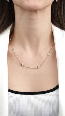 Şık mücevherler, elmaslar ve değerli taşlar..