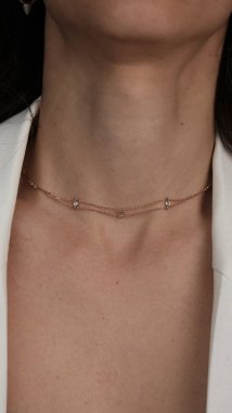 Şık mücevherler, elmaslar ve değerli taşlar..