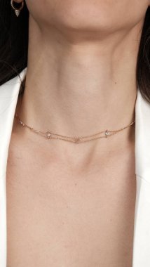 Şık mücevherler, elmaslar ve değerli taşlar..