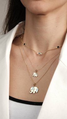 El yapımı değerli mücevherler. Kadınlar için bijouterie ve mücevher altın ve elmaslar