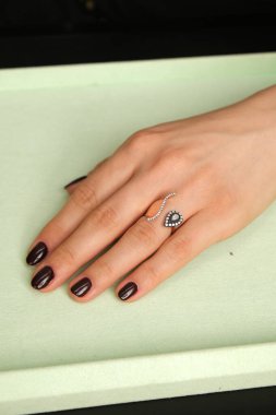 Özel anlar için Parlak Altın ve Elmas Mücevherler