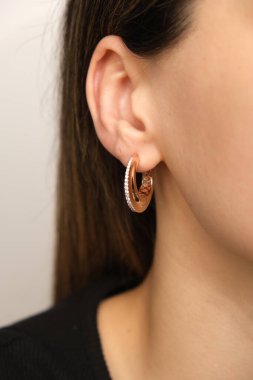 Özel anlar için Parlak Altın ve Elmas Mücevherler