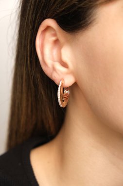 Özel anlar için Parlak Altın ve Elmas Mücevherler