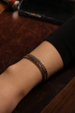 Kadınlar için Sofistike Altın ve Elmas Mücevherler