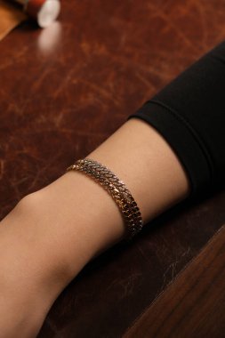 Kadınlar için Sofistike Altın ve Elmas Mücevherler