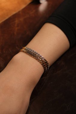 Kadınlar için Sofistike Altın ve Elmas Mücevherler