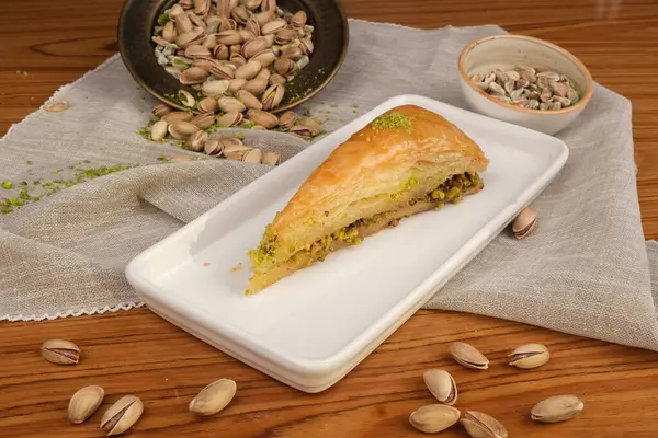 Baklava Piramidi Yaratıcı Tatlı Düzenlemesi