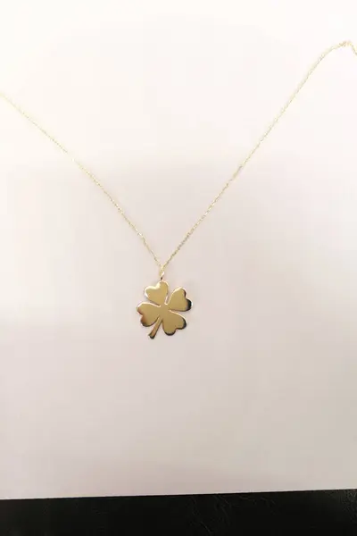 Özel anlar için Parlak Altın ve Elmas Mücevherler