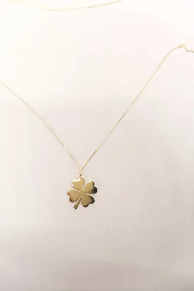 Özel anlar için Parlak Altın ve Elmas Mücevherler