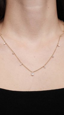 Altın ve Elmaslı Parlak Gemstone Mücevherleri