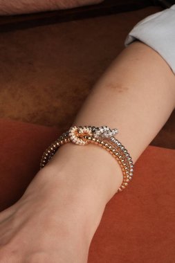 Altın ve Elmaslı Parlak Gemstone Mücevherleri