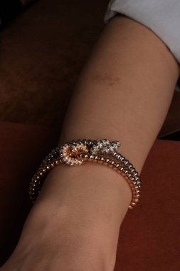 Altın ve Elmaslı Parlak Gemstone Mücevherleri