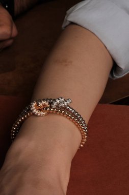 Lüks Gelinlik Mücevherleri: Elmaslar ve Altın Nişan Mücevherleri